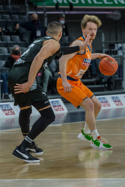 使她在与顶 使她在与顶